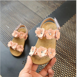 Lovely flowers girls sandals