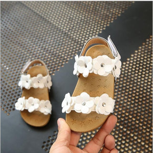 Lovely flowers girls sandals